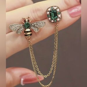 Little Bee Tassel Chain Brooch Collar Pin